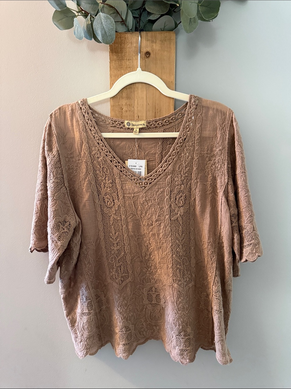 DEMOCRACY Crochet Lace V-Neck Peasant Blouse w Crinkle Cotton, M, NWTs